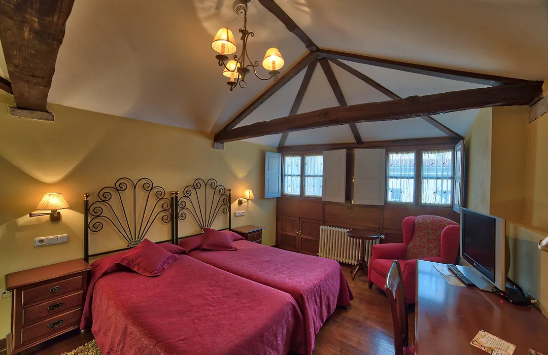 Hostal Santo Grial-1